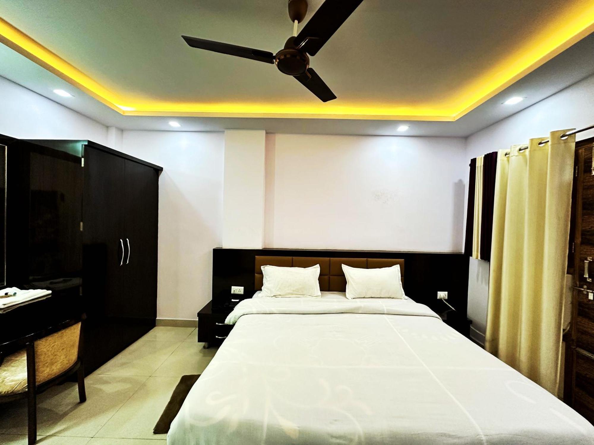 Hotel Pink Paradise Gorakhpur Ngoại thất bức ảnh