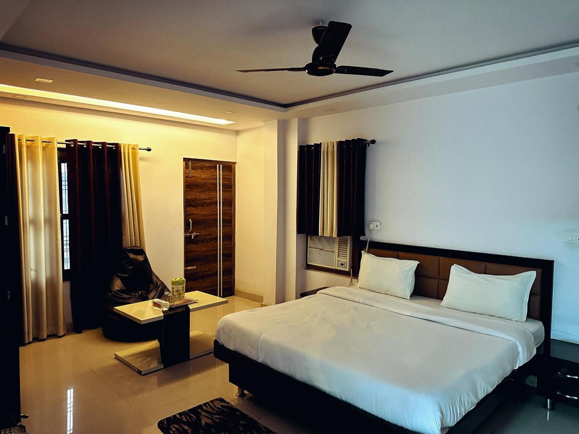 Hotel Pink Paradise Gorakhpur Ngoại thất bức ảnh