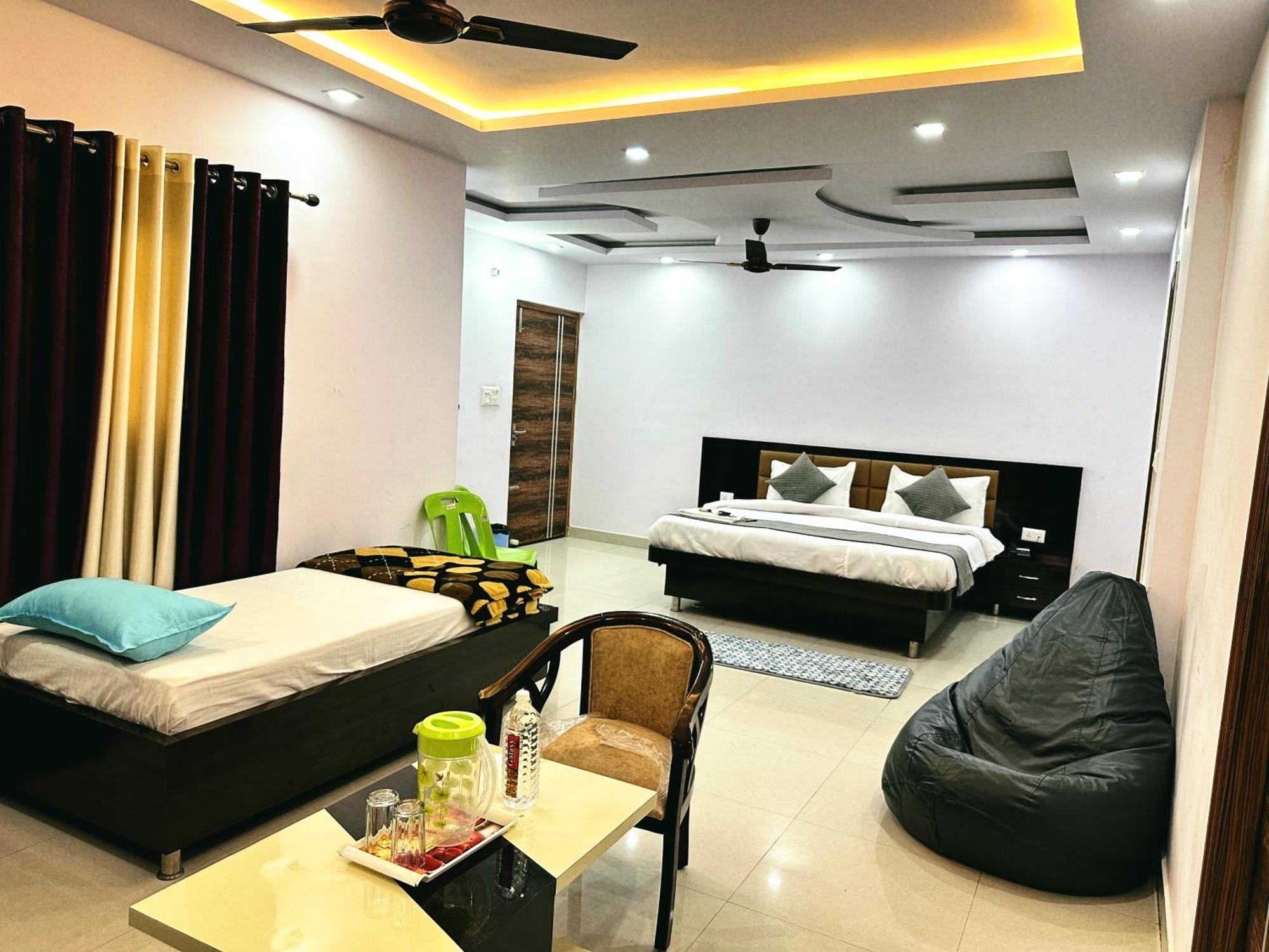 Hotel Pink Paradise Gorakhpur Ngoại thất bức ảnh